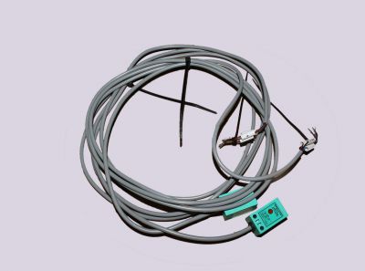 Proximity switch NBN5-F7-EO with wire tie KXKZ8000.8